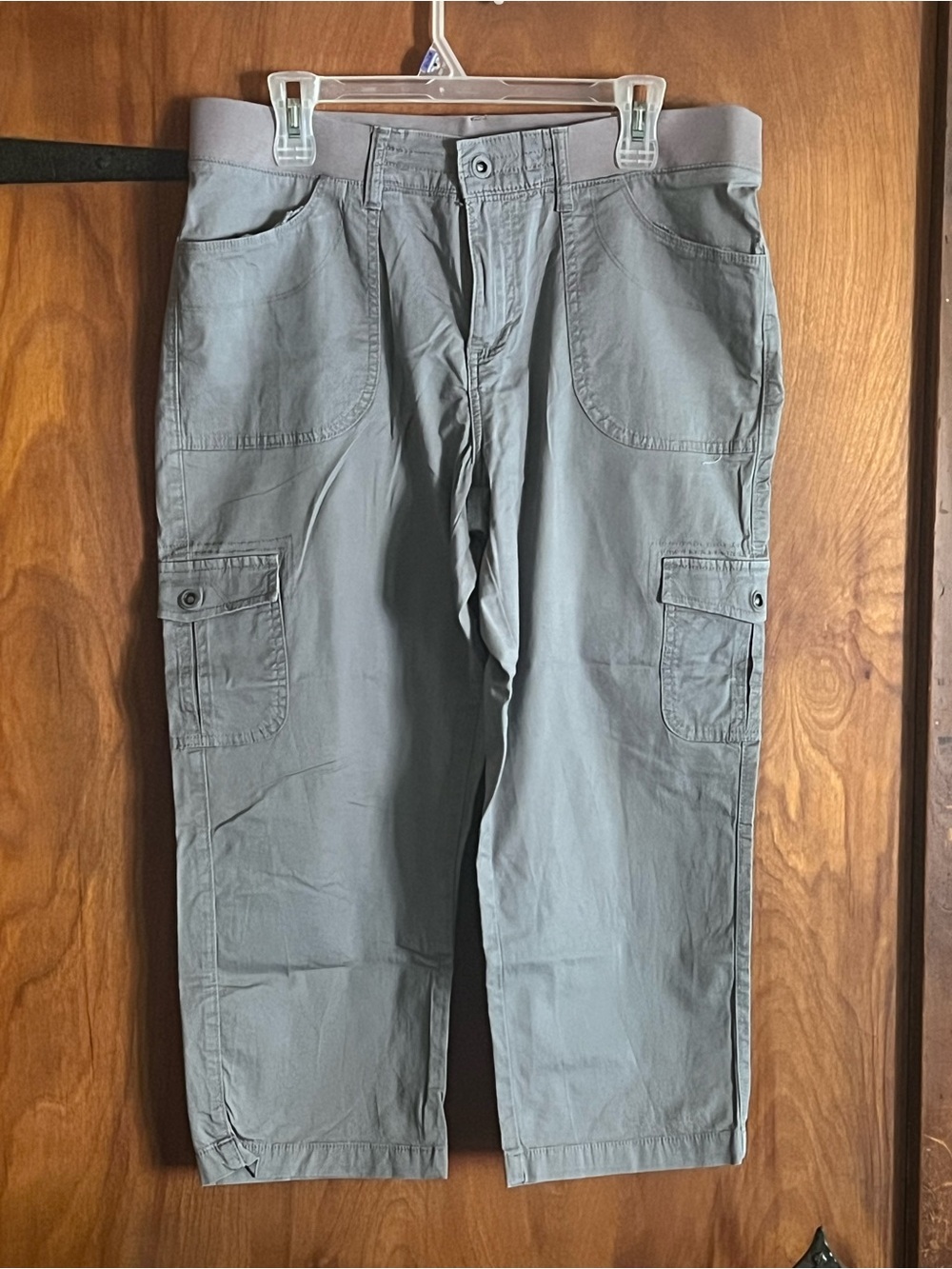 Woman’s Gray Cargo Pants - Comfortable Utility Style Lee Relaxed